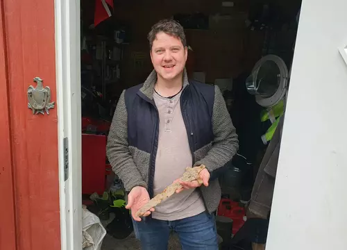 Un fermier din Norvegia a găsit o sabie rară, care are mai bine de 1000 de ani: „Am vrut să o arunc