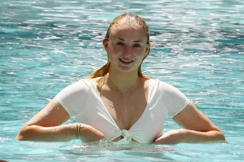 *PREMIUM-EXCLUSIVE* Sophie Turner flashes some skin at a pool in Miami