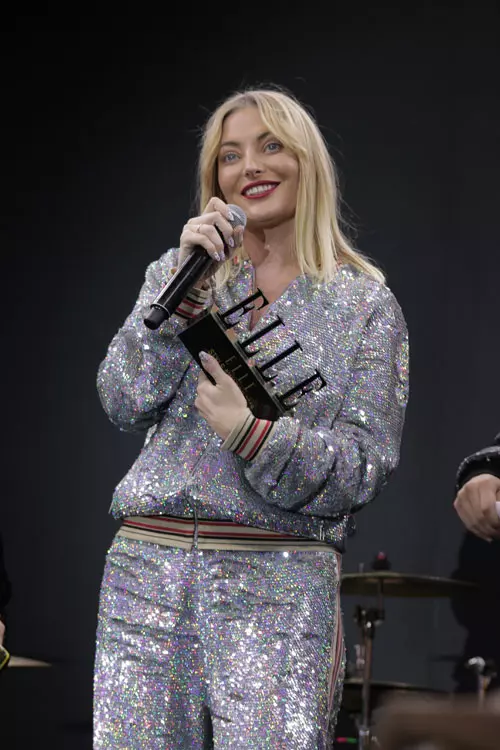 Delia-Best-Pop-Artist-si-Best-Personal-Style