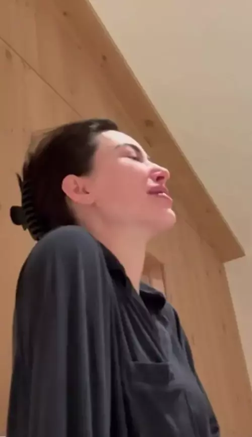 kim kardashian plange 2