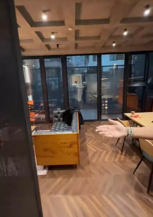 Imagini din apartamentul Loredanei Chivu (10)