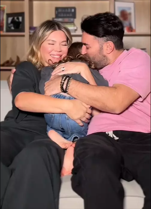 smiley gina pistol josephine