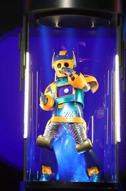 cine-este-robotul-de-la-masked-singer-romania-2