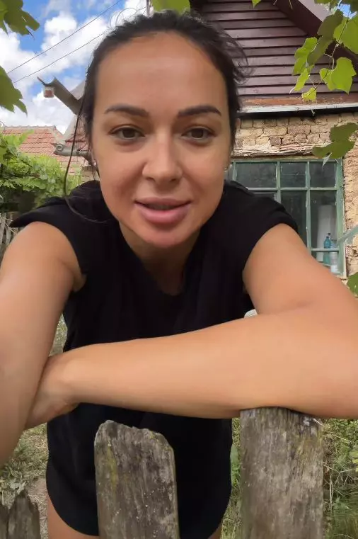 vladuta lupau curte bunici tara (3)