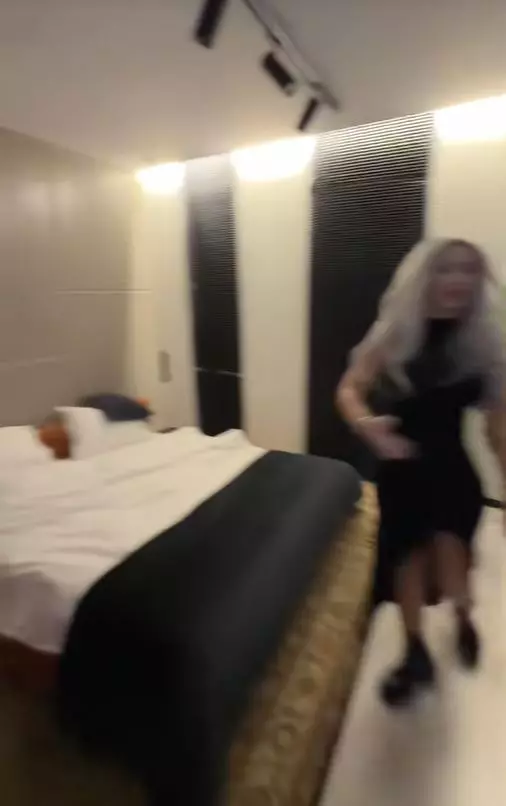 Imagini din apartamentul Loredanei Chivu (2)