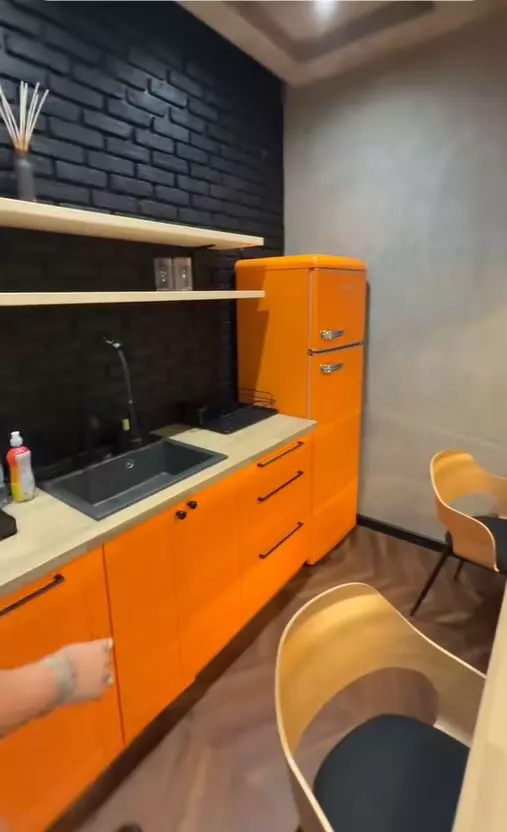 Imagini din apartamentul Loredanei Chivu (4)