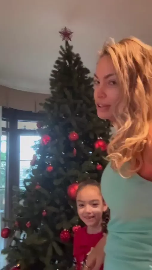 valentina pelinel cristi borcea copii brad craciun noiembrie (20)