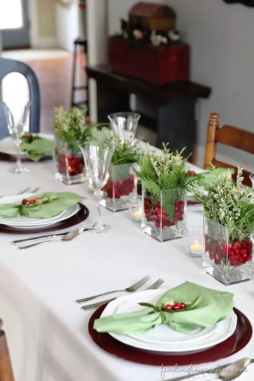 Christmas-tablescapes-centerpiece-ideas_19.jpg