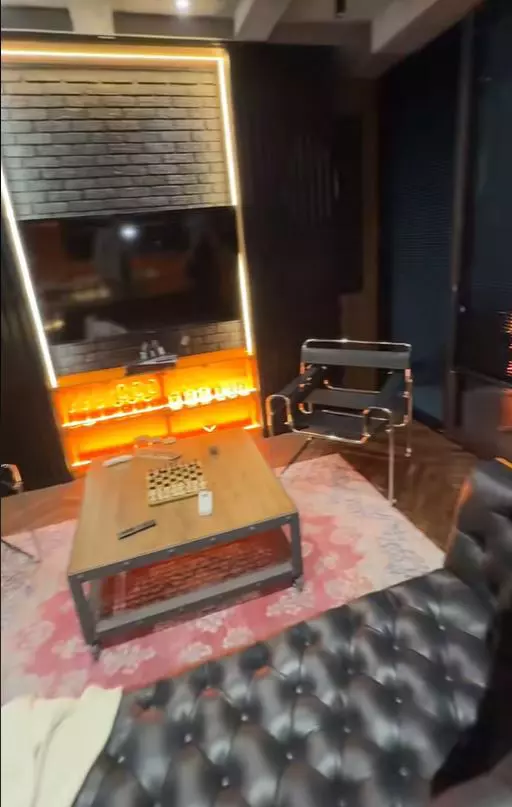 Imagini din apartamentul Loredanei Chivu (9)