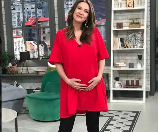 Adela Popescu, face mărturisiri înainte de a naște
