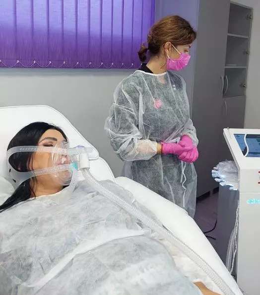 adriana-bahmuteanu-masca-oxigen