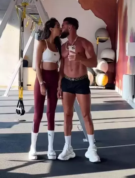 Dorian Popa și iubita (5)