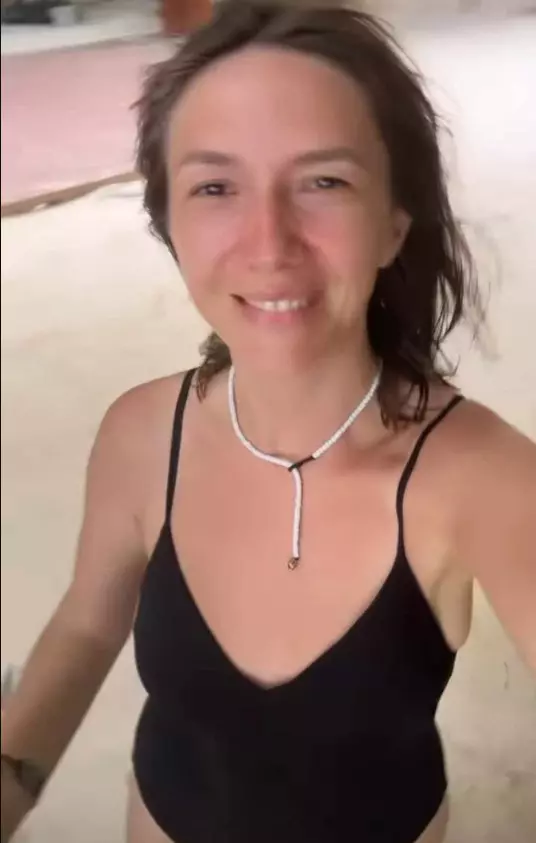 adela-popescu-in-costum-de-baie-1