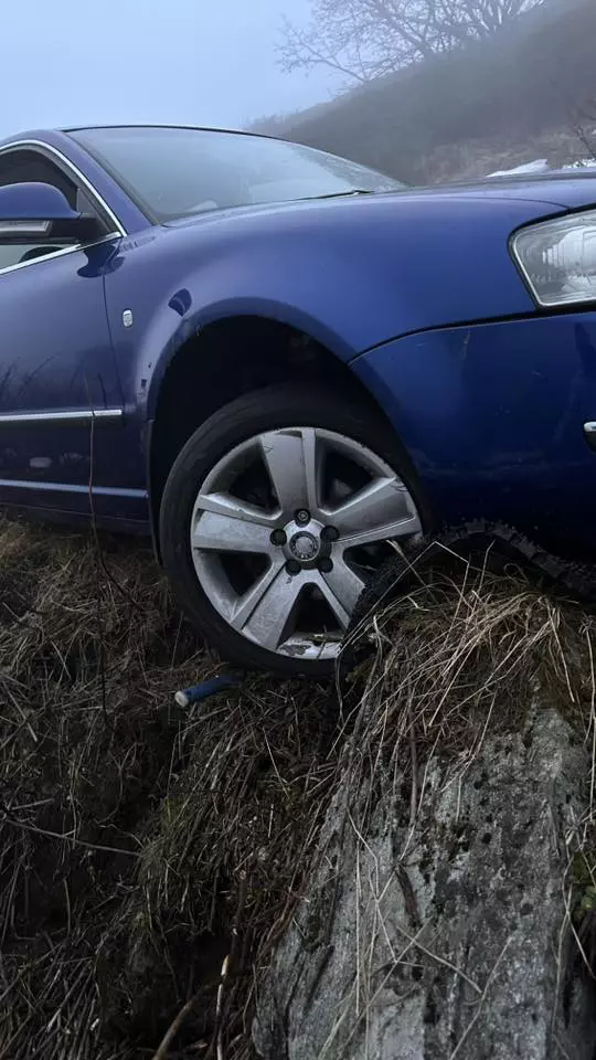 roman blocat cu masina in alpi (4)