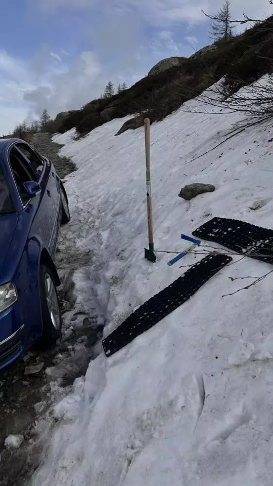 roman blocat cu masina in alpi (6)
