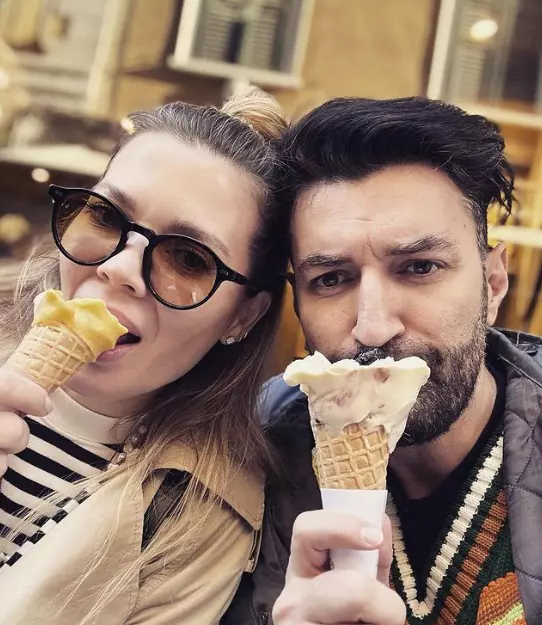 smiley-gina-pistol-josephine-vacanta-1