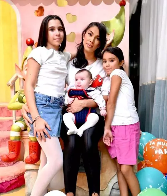 Raluca Pastramă și fetele sale (1)