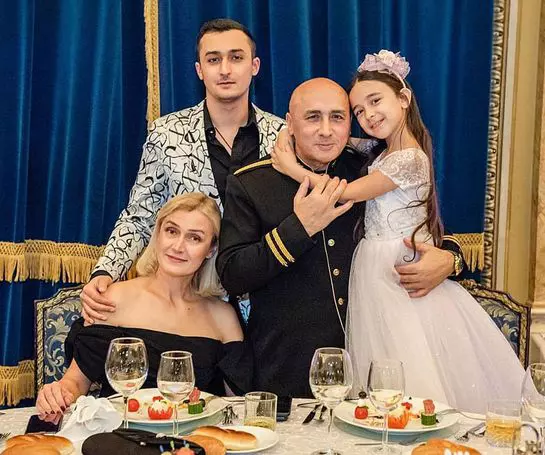 sotia lui marcel pavel 4