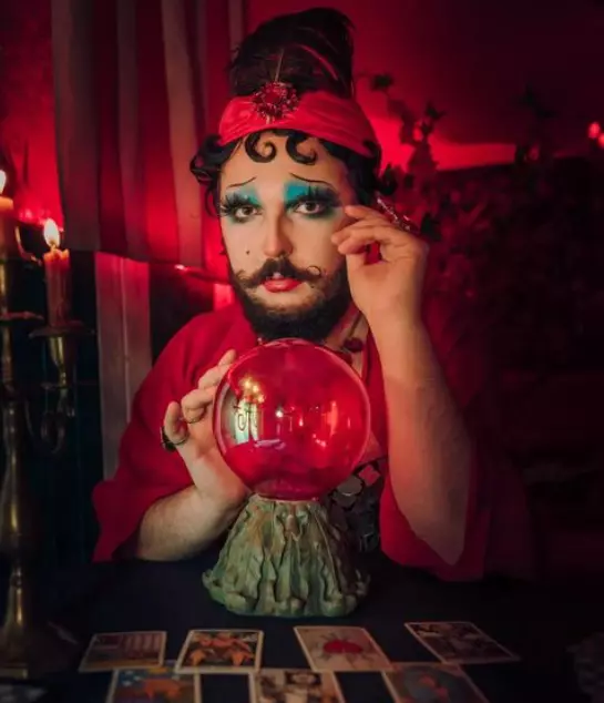 lady-cirka-chefi-al-cutite-3