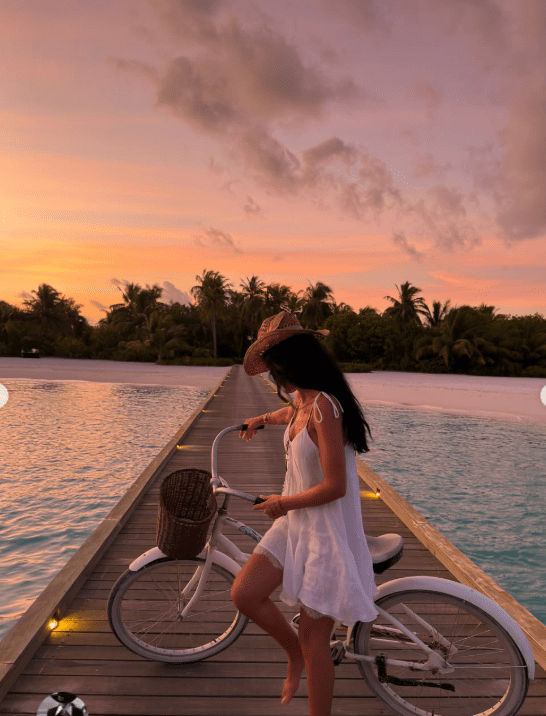Adelina pesritu apus in Maldive