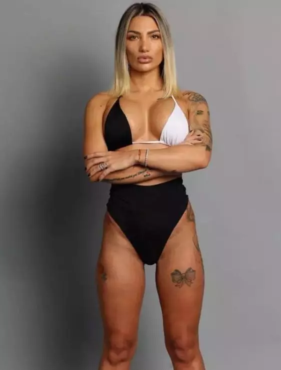 ana-dobrovie-survivor-romania-fara-sutien-2