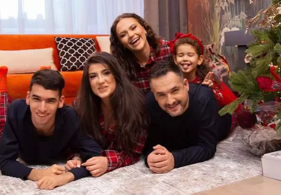 cristina-siscanu-si-madalin-ionescu-alaturi-de-familie