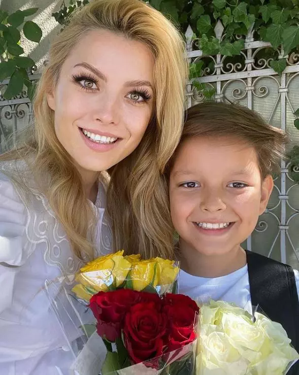 elena-gheorghe-si-fiul-ei-in-prima-zi-de-scoala