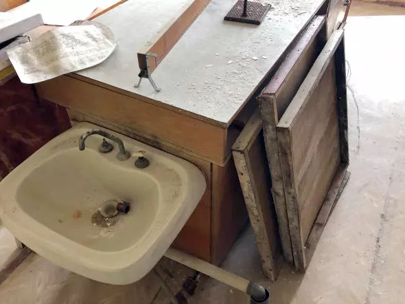 Școala din Aluatu nu a fost reparată din 1988