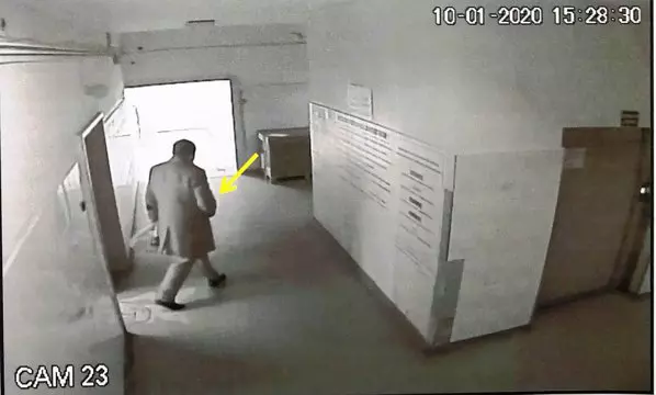 Bărbatul a venit la spital cu un cuțit în sacoșa de cumpărături