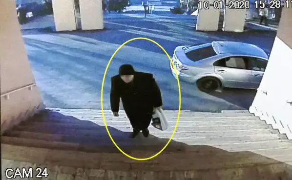 Bărbatul a venit la spital cu un cuțit în sacoșa de cumpărături