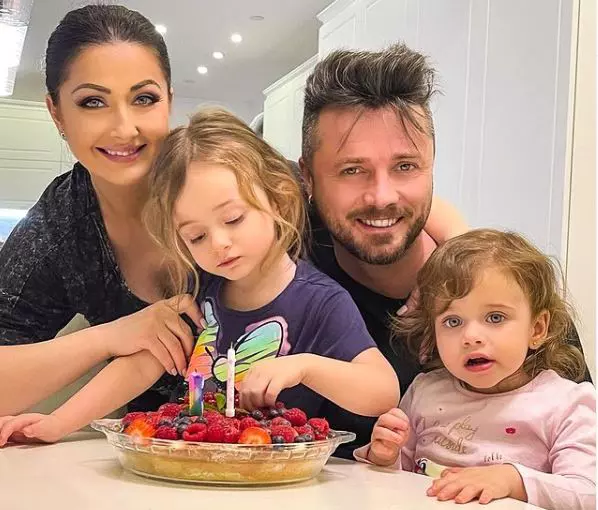 tavi-clonda-si-gabriela-cristea-alaturi-de-victoria-si-iris