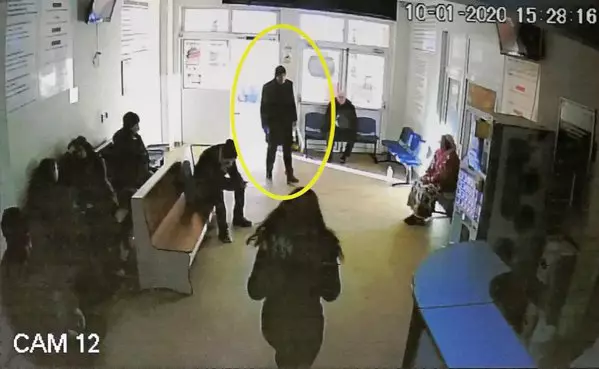 Bărbatul a venit la spital cu un cuțit în sacoșa de cumpărături