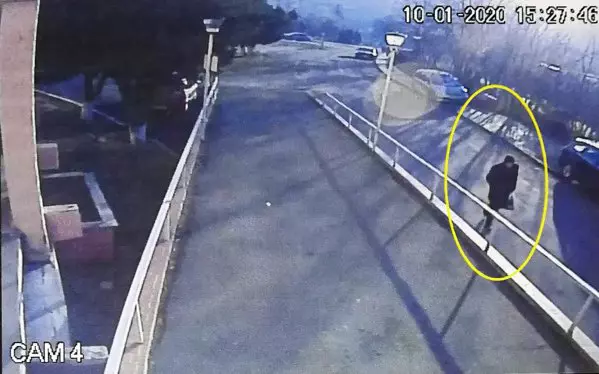 Bărbatul a venit la spital cu un cuțit în sacoșa de cumpărături