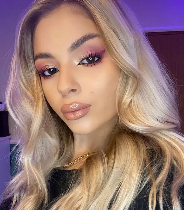 fata-vitrega-a-lui-jorge-20-de-ani-2