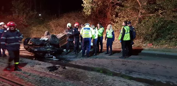 Accident înfiorător în Arad, după ce au sărit cu mașina de pe un pod (2)