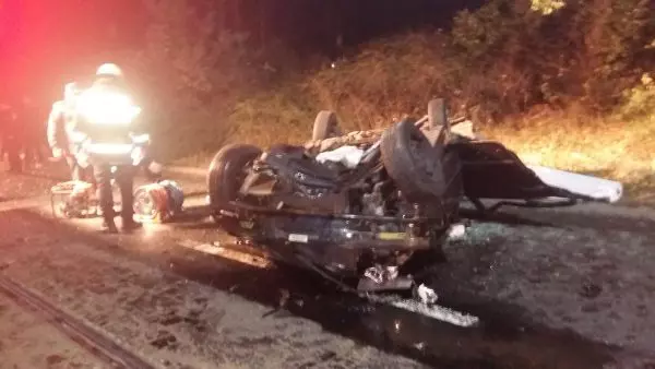 Accident înfiorător în Arad, după ce au sărit cu mașina de pe un pod (4)