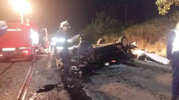 Accident înfiorător în Arad, după ce au sărit cu mașina de pe un pod (5)