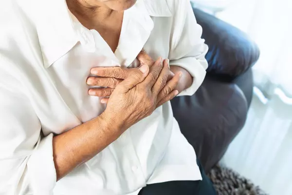 Infarctul ucide tot mai mulți români sub 50 de ani, avertizează un cardiolog: „Mâncăm multă sare”