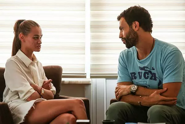 0x0-son-dakika-darp-edildigini-iddia-eden-ukraynali-model-daria-kyryliuk-ve-erkek-arkadasi-ifade-verdi-herif-oldu-ambulans-cagirin-1596698141461