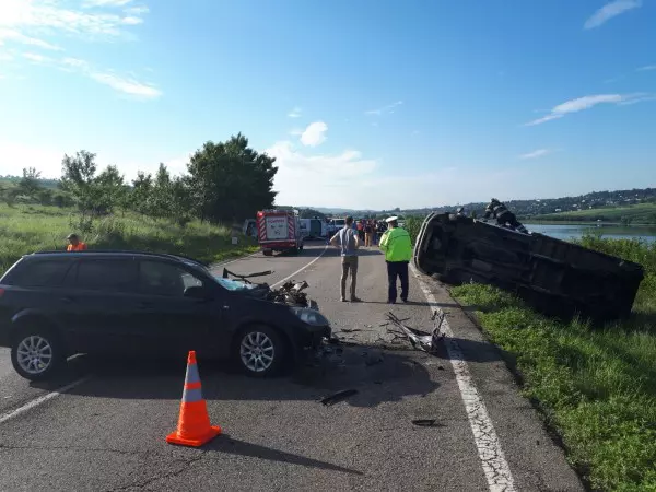 Accident în Podeni, județul Suceava (3)