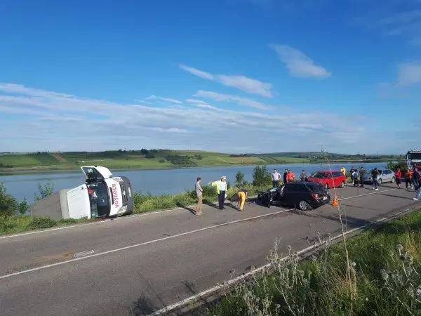 Accident în Podeni, județul Suceava (4)