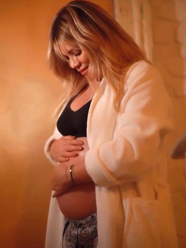 Cum Arată Gina Pistol, însărcinată în 6 Luni. Vedeta și-a Arătat Burtica De  Gravidă. “Eu Nu Prea Am Pofte Acum, Adică Aș Mânca Oricând Ceva Acru” |  Libertatea