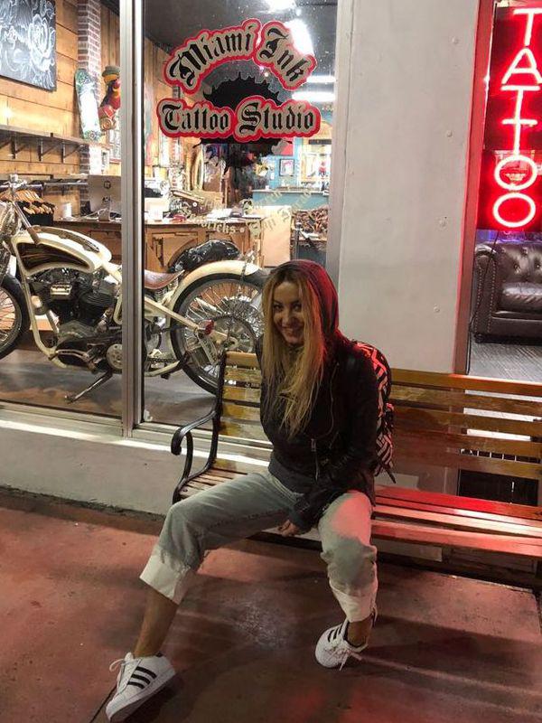 Flavia MihÄÈan A Venit Cu Un Tatuaj Nou Din America Libertatea