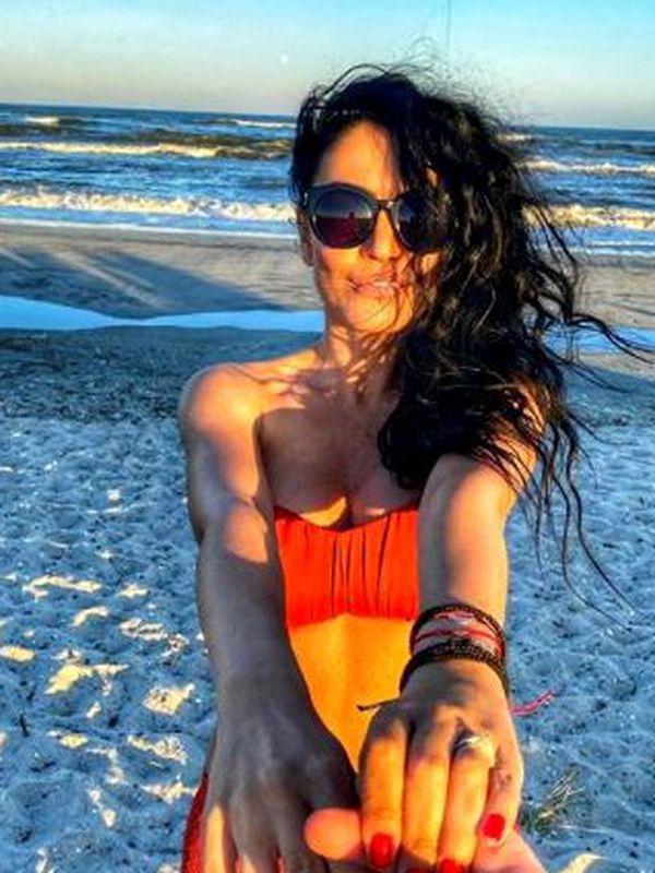 Andreea Mantea și Iubitul Ei S Au Pozat La Malul Mării Cei Doi Formează Un Cuplu De Mai Mulți Ani Insă Aceasta Este Prima Imagine Cu Ei Impreună Entertainment Monden Libertatea