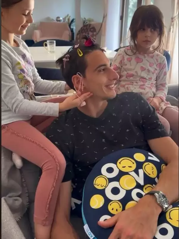 Victor Vlad Cornea și fetițele Andreei Bălan (4)