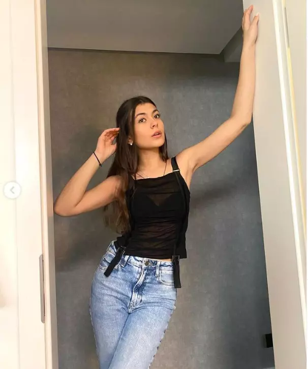 fiica-ilie-dumitrescu-la-facultate-3