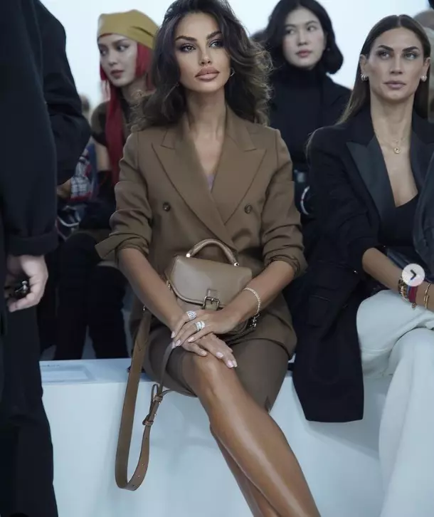 madalina-ghenea-in-colanti-la-milano-2