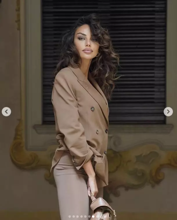madalina-ghenea-in-colanti-la-milano-6