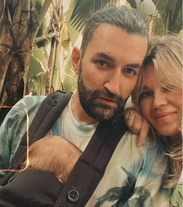 smiley-gina-pistol-si-fiica-in-vacanta-1