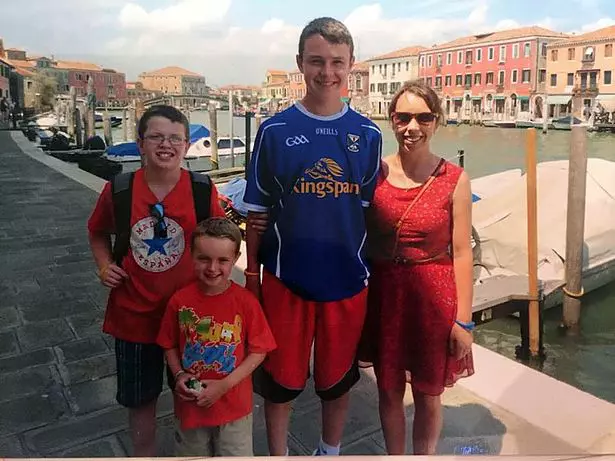 0_I161130_152847_1854617oTextTRMRMMGLPICT000106217040o